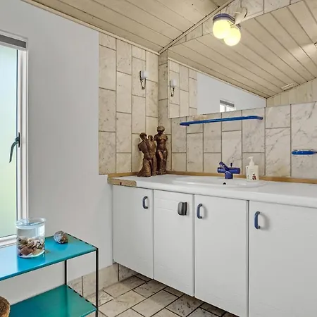 3 Bedroom Beach Front In Juelsminde *