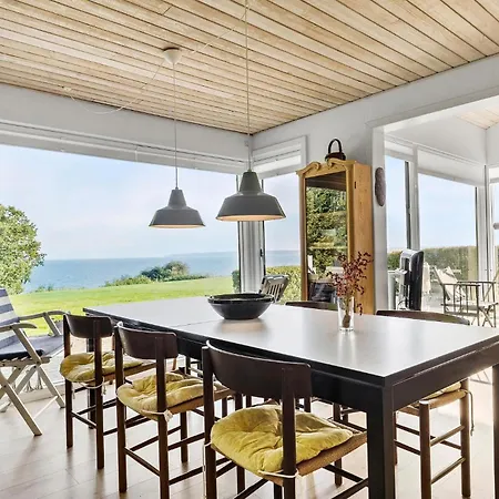 3 Bedroom Beach Front In Juelsminde 別荘