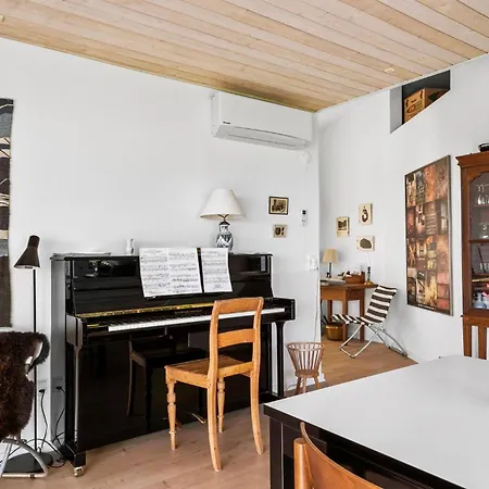 3 Bedroom Beach Front In Juelsminde