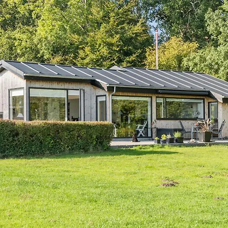 3 Bedroom Beach Front In Juelsminde *